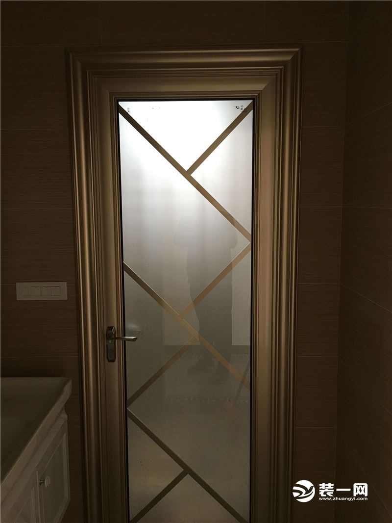 龙树卫生间门1.2厚度铝镁钛合金,双层钢化玻璃  800/个